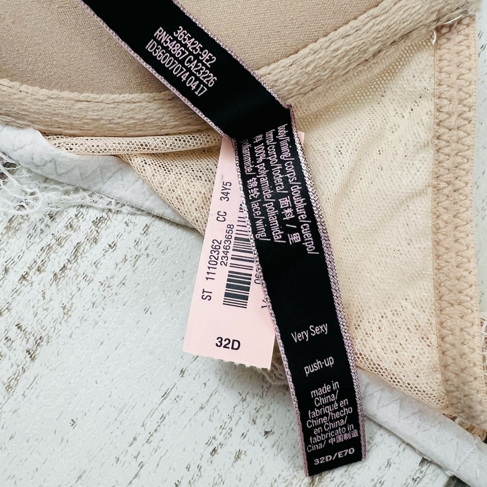 32D Victoria’s Secret Very Sexy Push Up Bra - Picture 8 of 8